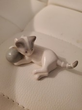 Vintage Metzler & Ortloff porcelain kitten 1930s German figurine signed bottom picture