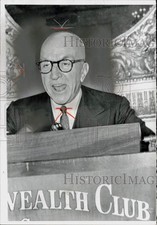 1962 Press Photo Captain Eddie Rickenbacker speaks at conference - lra82457 picture