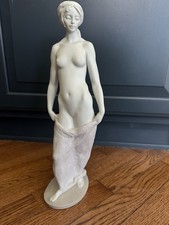 Lladro 3020 Demureness Signed and Numbered Limited Edition #110 of 300 picture