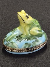 Limoges France Peint Main Frog Trinket Box Hand Painted Lily Pad Porcelain P.V. picture