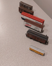 LOT OF SIX VINTAGE TRAIN CARS *NO BOXES* picture