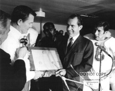 RICHARD NIXON & TEXAS LONGHORNS FOOTBALL COACH DARRELL ROYAL 8X10 PHOTO (AA-030) picture