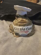 Toad Hollow ' KISS THE COOK ' Figurine Kitchen/Garden Toad/Frog Resin NWT picture