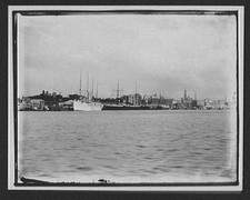 Photo:Waterfront scene picture