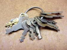 Fourteen (14) Vintage Antique Small Flat Keys 7/8