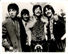 LD432 2nd Gen Photo THE BEATLES 1967 LONDON SGT PEPPER'S LONELY HEARTS CLUB BAND picture