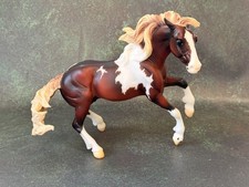 2023 Collector Club Breyer - Shelby - Chestnut Tobiano - Traditional - Nokota picture