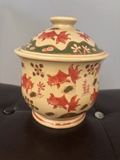 Chinese porcelain gold fish jar with lid picture
