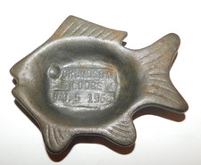 NEAT VINTAGE GRUNDSOW LODGE 1968 CAST IRON SPOON REST FISH SHAPED picture