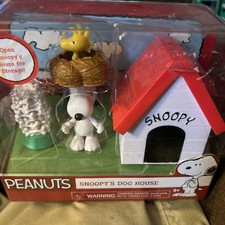 Peanuts Snoopy’s Doghouse - Snoopy Woodstock Bones Just Play 2015 Figurines New picture
