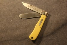 VINTAGE  CAMILLUS 719 YELLO-JACKET  JUMBO TRAPPERKNIFE picture