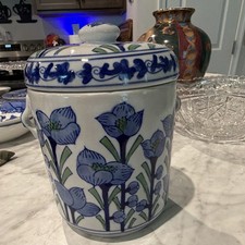 vintage Zhong Guo Zhi Zao lidded canister picture