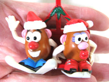 2005 Basic Fun Hasbro Mr. & Mrs. Potato Head Skiing Lift Christmas Ornament picture
