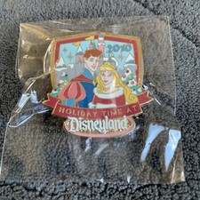 Disney Holiday Time At Disneyland 2010 Pin Sleeping Beauty Castle NIP Christmas picture
