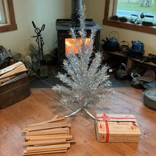 Aluminum Christmas Tree 4 Feet Aluminum Specialty Company Excellent Condition picture