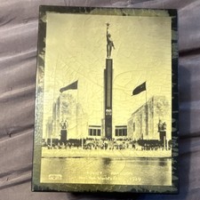 Vintage Box with Soviet Pavilion At The New York Worlds Fair 1939 picture