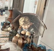 Goebel Hummel 'Umbrella Girl' Figurine #152/00b/0 4/75 Inches, 5 Inches Tall picture