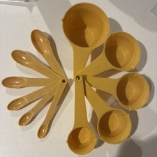 Foley Harvest Gold Plastic Set 5 Measuring Cups & 5 me Spoons Vintage 1970s NOS picture