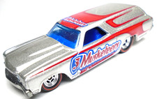 2013 HOT WHEELS '70 CHEVELLE PANEL DELIVERY 3 MUSKETEERS 1:64 SILVER 3 1/8