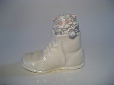 VTG CERAMIC KITTEN CAT IN BABY BOOT SHOE FIGURINE COLLECTIBLE picture