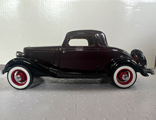 The Danbury Mint 1933 Ford Deluxe Coupe 1:24 Scale Collectible Model Car picture