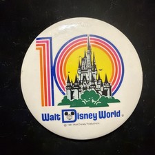 Vintage 1981 Walt Disney World Disney Button White10th Anniversary Castle picture