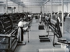 1900-10s Woolen Mill Women Work Factory Textile Glass Photo Negative picture