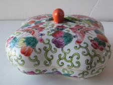 Vtg Chinese Quatrefoil Porcelain Trinket Box Famille Rose Lidded W Peach Finial picture