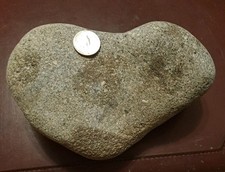 ABSOLUTELY MASSIVE HEAVY 100% NATURAL HEART SHAPED ROCK💖  picture