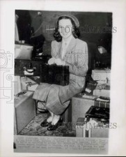 1947 Press Photo Miss America Barbara Jo Walker Arrives in Cleveland - lra77108 picture