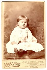 ADORABLE LITTLE GIRL : MINNEAPOLIS, MINNESOTA : CABINET CARD PHOTOGRAPH picture