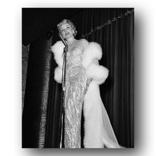 Marlene Dietrich Photo 8x10 Concert 1950s Live Performance Portrait picture
