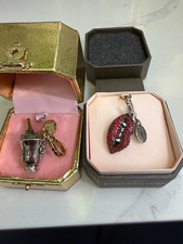 Juicy Couture Charm Set Champagne 2010 + Vampire Lips 2011 YJRU3431/5693 picture