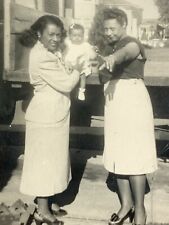 (AmJ) FOUND Photo Photograph African American Women Baby 1940's-1950's Pointing picture