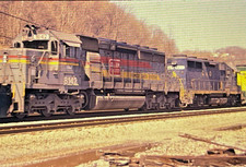 SCL & LN Family System Railroad SD40-2 Locomotive #8142 Aliquippa, PA 35mm Slide picture