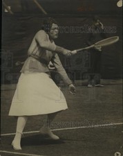 1921 Press Photo Edith Sigourney in action on tennis courts - net17241 picture