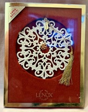 1999 Lenox Annual Snowflake Ornament- Snow Fantasies (Pre-Owned w/Box) picture