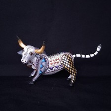 GORGEOUS OAXACAN WOOD CARVING BULL ALEBRIJE. MEXICAN FOLK ART. picture