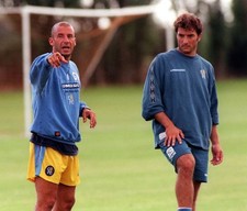 Chelsea player manager Gianluca Vialli points the way to new signi- Old Photo picture