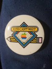 Vintage Apple Computer Kids Can't Wait White Round Macintosh Logo Pin Badge picture
