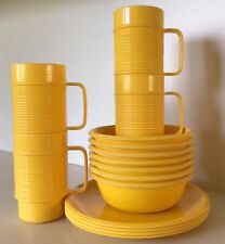 RUBBERMAID ~ Vintage Plastic Picnic Dinnerware ~ Fifteen Piece Set ~ Yellow picture