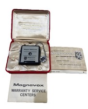 vintage 1965 MAGNAVOX Japan AM transistor magna-mate vii micro RADIO w/Case picture