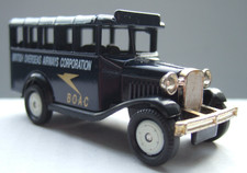 CORGI CAMEO VILLAGE COLLECTION DIE-CAST BEDFORD AIRPORT BUS MODEL - BOAC - NEW. picture