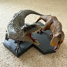 Official Jurassic World Magnetic Bookends Tyrannosaurus Rex & Indominus Rex picture