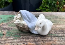 Vintage LLADRO Porcelain Figurine Mother Duck with Ducklings #4895 picture