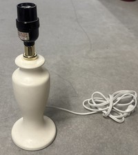 Vintage 1998 Ivory Ceramic Accent Table Lamp Brass Tone 11.75″ picture