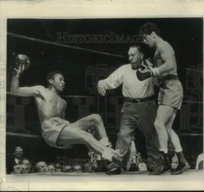 1954 Press Photo Joey Giardello wins middleweight bout over Willie Troy picture