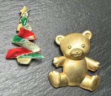 TWO VINTAGE CHRISTMAS BROOCHES: COLORFUL TREE & GOLDEN TEDDY BEAR M416 picture