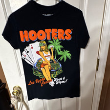 Hooters Wings & Wagers Las Vegas Casino Graphic T-Shirt, Black picture