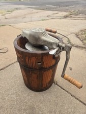 VINTAGE WHITE MOUNTAIN 2 QT HAND CRANK ICE CREAM FREEZER MAKER WOOD picture